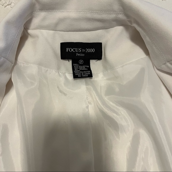 Focus 2000 White Three Button Lined Long Sleeve Blazer Jacket Sz 2P - Picture 8 of 8